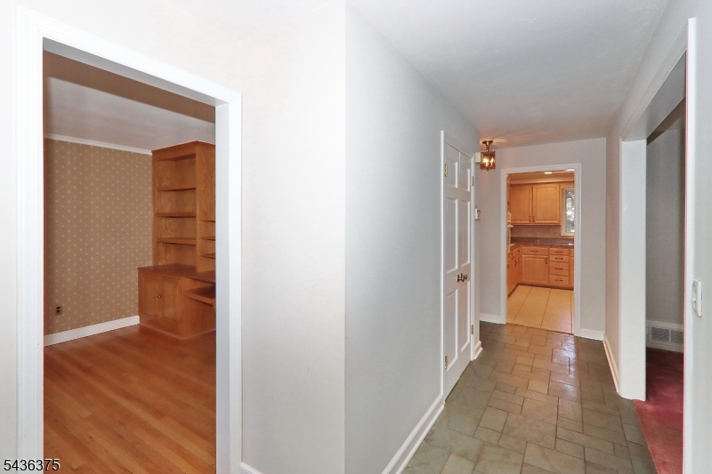 785 Lamberts Mill Road Westfield, NJ 07090 - Photo 5 of 37