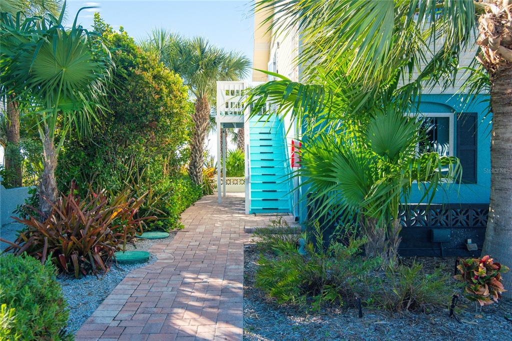217 Casey Key Road Nokomis, FL 34275 - Photo 3 of 51 a view of a garden with plants