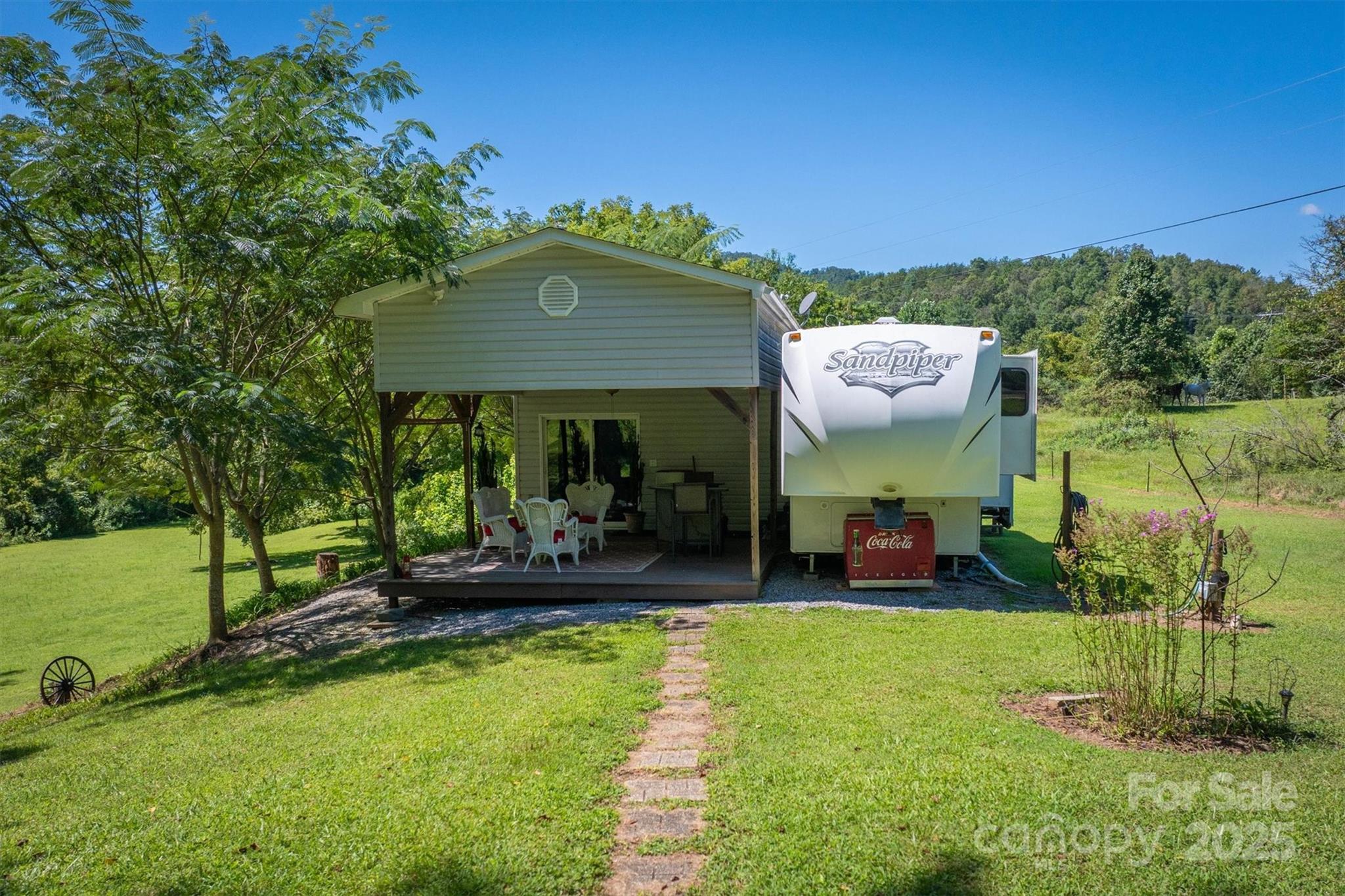 4459 Grandin Road Lenoir, NC 28645 - Photo 9 of 29 Gallery Image 9