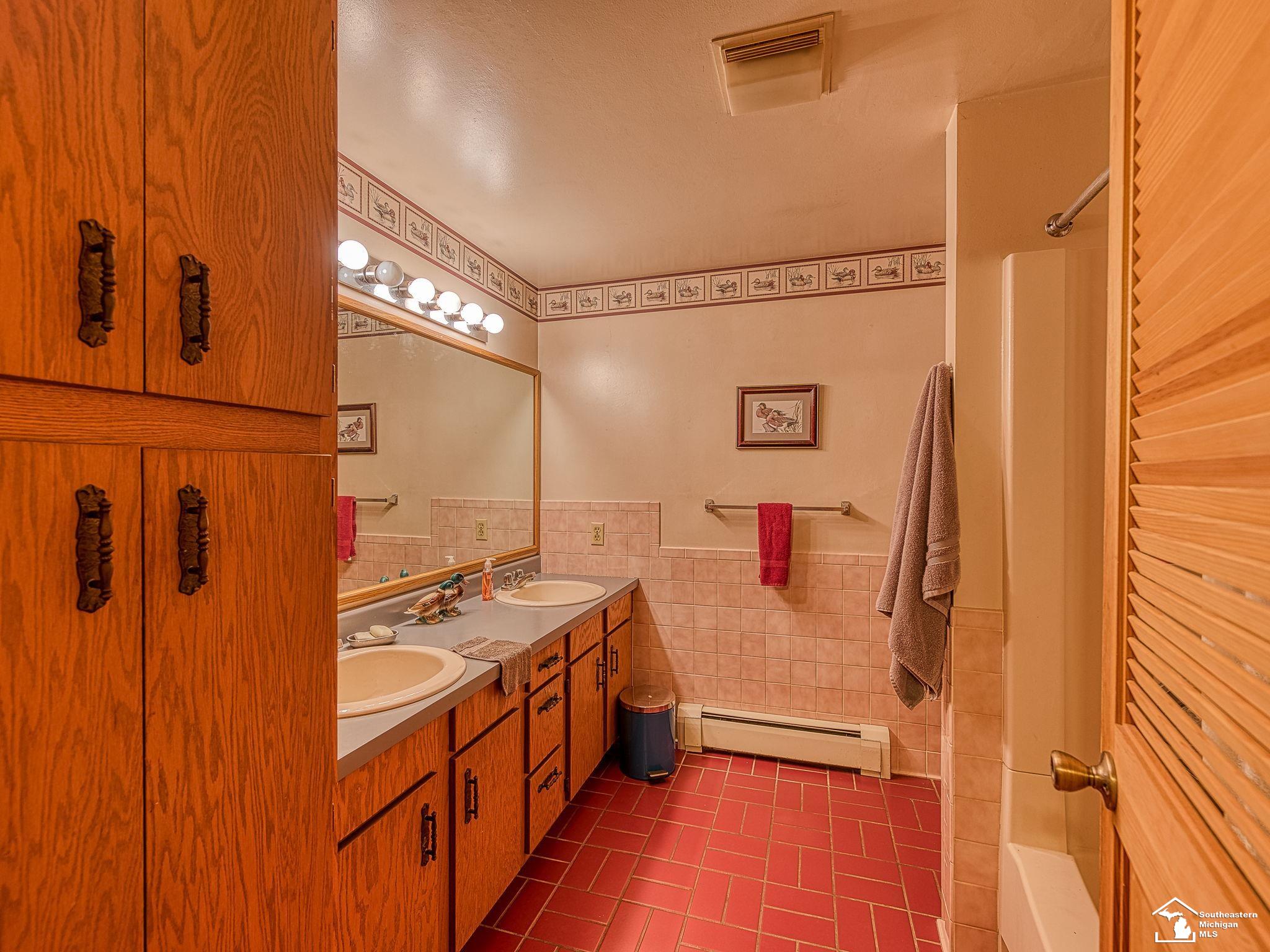 13368 South Custer Road Dundee, MI 48131 - Photo 19 of 34