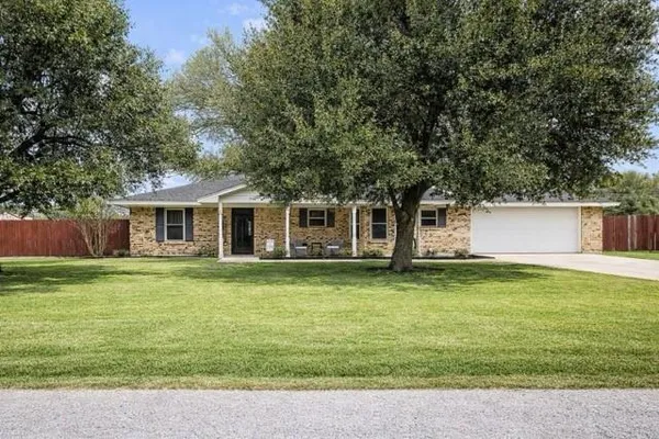 $355,000 | 401 Allison Avenue, Groesbeck, TX 76642