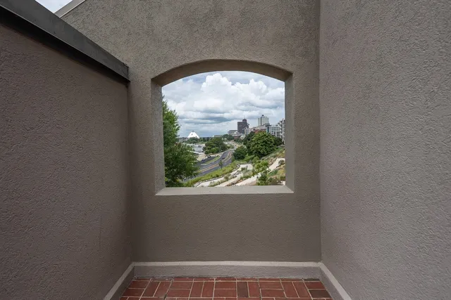 a view of empty room with window