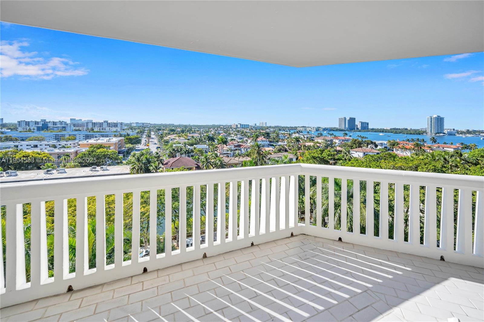 2000 Island Boulevard, Unit 806 Aventura, FL 33160 - Photo 8 of 30 a balcony with city view