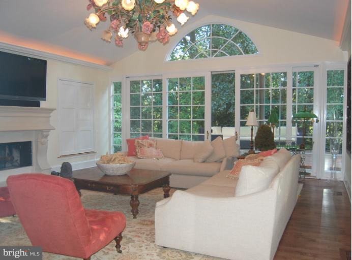 1407 Berwick Road Towson, MD 21204 - Photo 14 of 30 Family Room