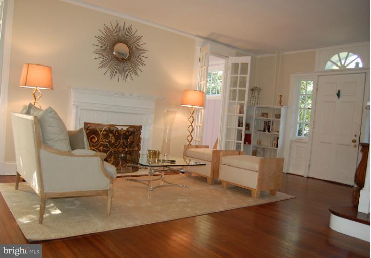 1407 Berwick Road Towson, MD 21204 - Photo 4 of 30 Living Room