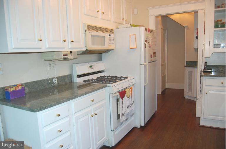 1407 Berwick Road Towson, MD 21204 - Photo 8 of 30 Kitchen