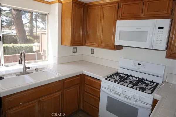 $3,300 | 1710 Maxwell Lane, Corona, CA 92881