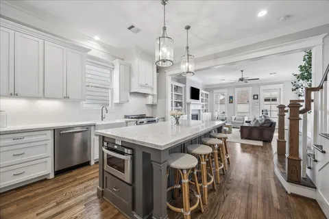 $995,000 | 724 Ashland Street, Houston, TX 77007