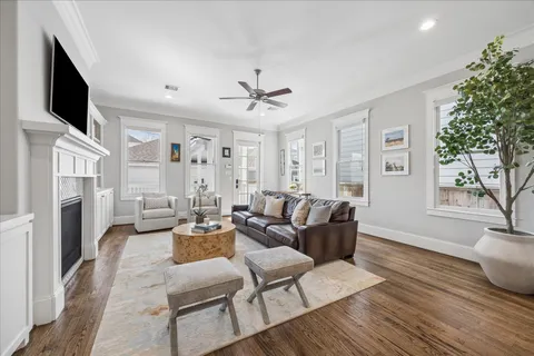 $995,000 | 724 Ashland Street, Houston, TX 77007