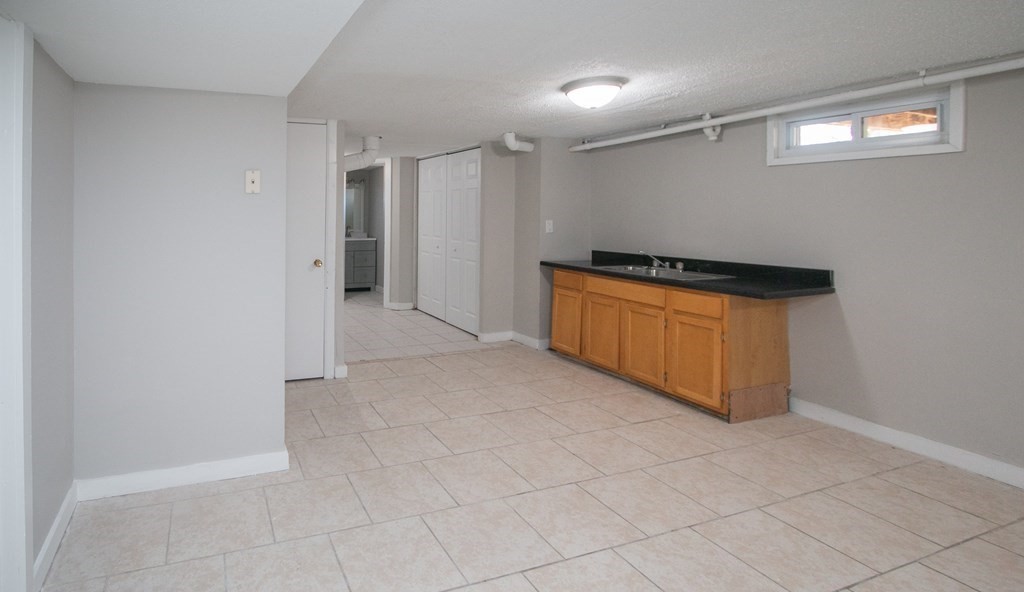 23 Bog Hollow Road Springfield, MA 01109 - Photo 19 of 26