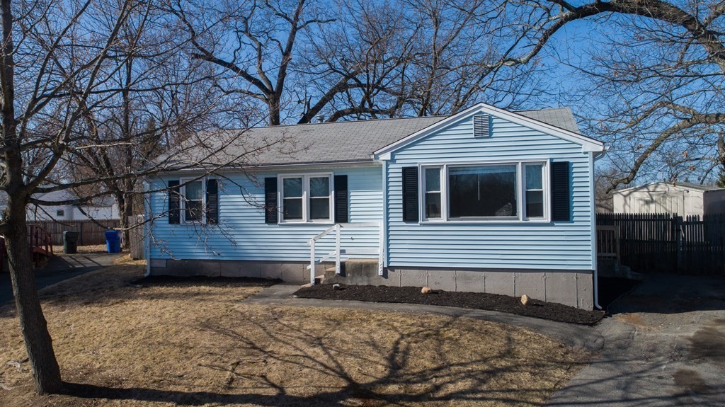 23 Bog Hollow Road Springfield, MA 01109 - Photo 3 of 26
