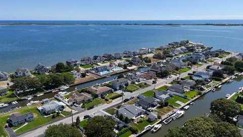 $1,450,000 | 15 Marlin Road, East Quogue, NY 11942