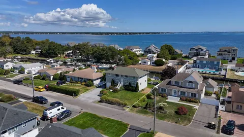 $1,450,000 | 15 Marlin Road, East Quogue, NY 11942