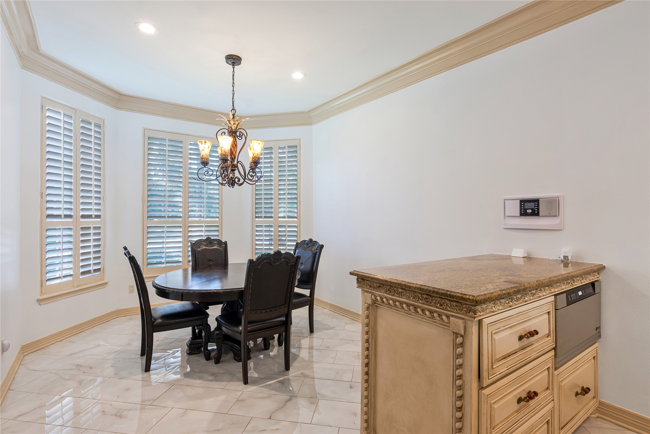 13102 Springmint Court Cypress, TX 77429 - Photo 14 of 46 Den looking into the kitchen and pool.