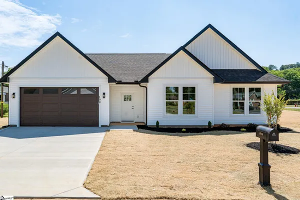 $324,900 | 100 Cottage Street, Wellford, SC 29365