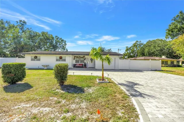 $3,500 | 13216 Forest Hills Drive, Tampa, FL 33612
