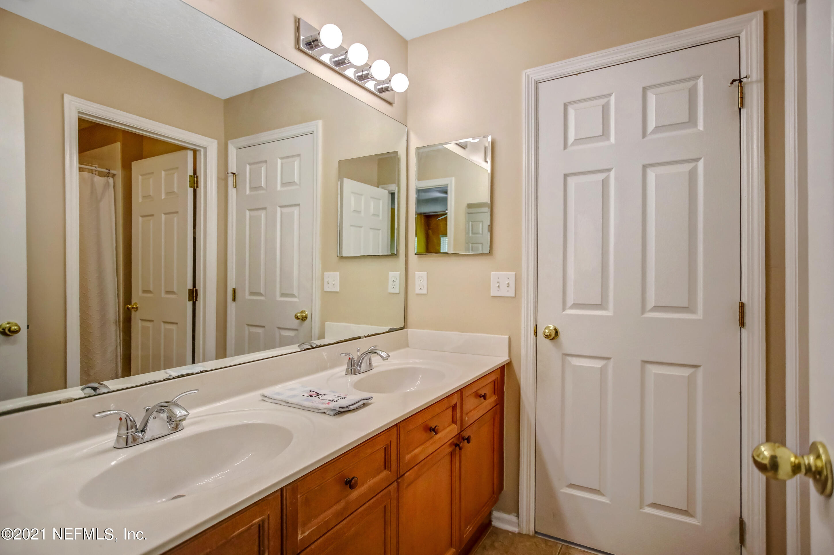1441 Riva Del Garda Way St. Augustine, FL 32092 - Photo 34 of 53 Jack n Jill bathroom