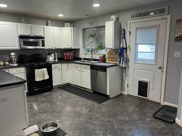 $338,900 | 212 Bow Street, Douglas, WY 82633