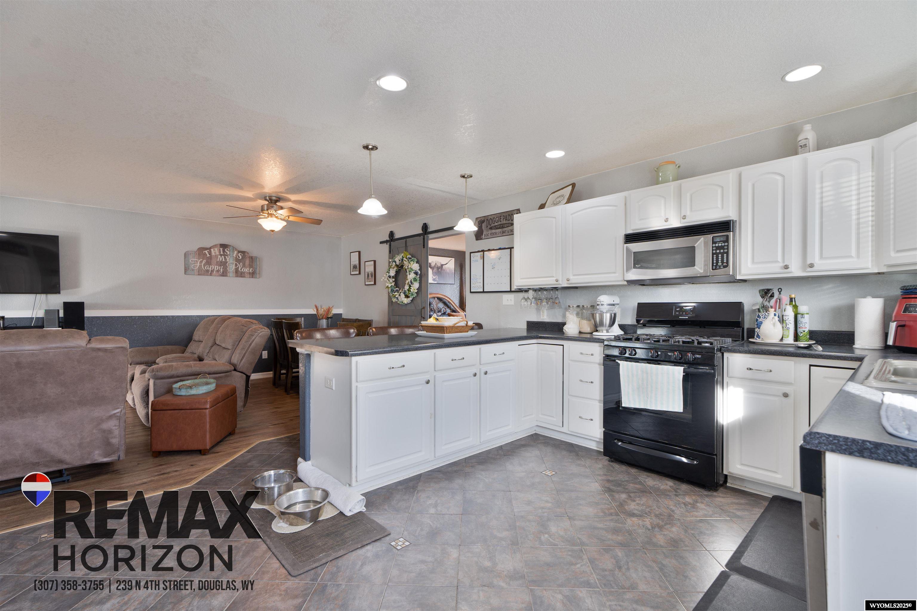 212 Bow Street Douglas, WY 82633 - Photo 5 of 38