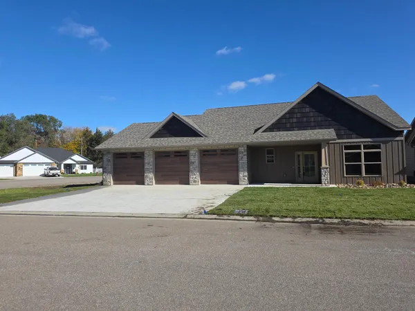 $605,000 | 2016 Forest Drive, St. Cloud, MN 56303