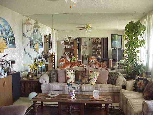 1993 South Kihei Road, Unit 615 Kihei, HI 96753 - Photo 5 of 16 a living room with furniture and flowers
