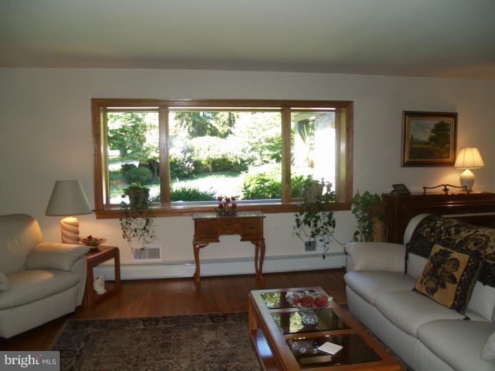 461 Rolling Road Bryn Mawr, PA 19010 - Photo 18 of 19 Living Room