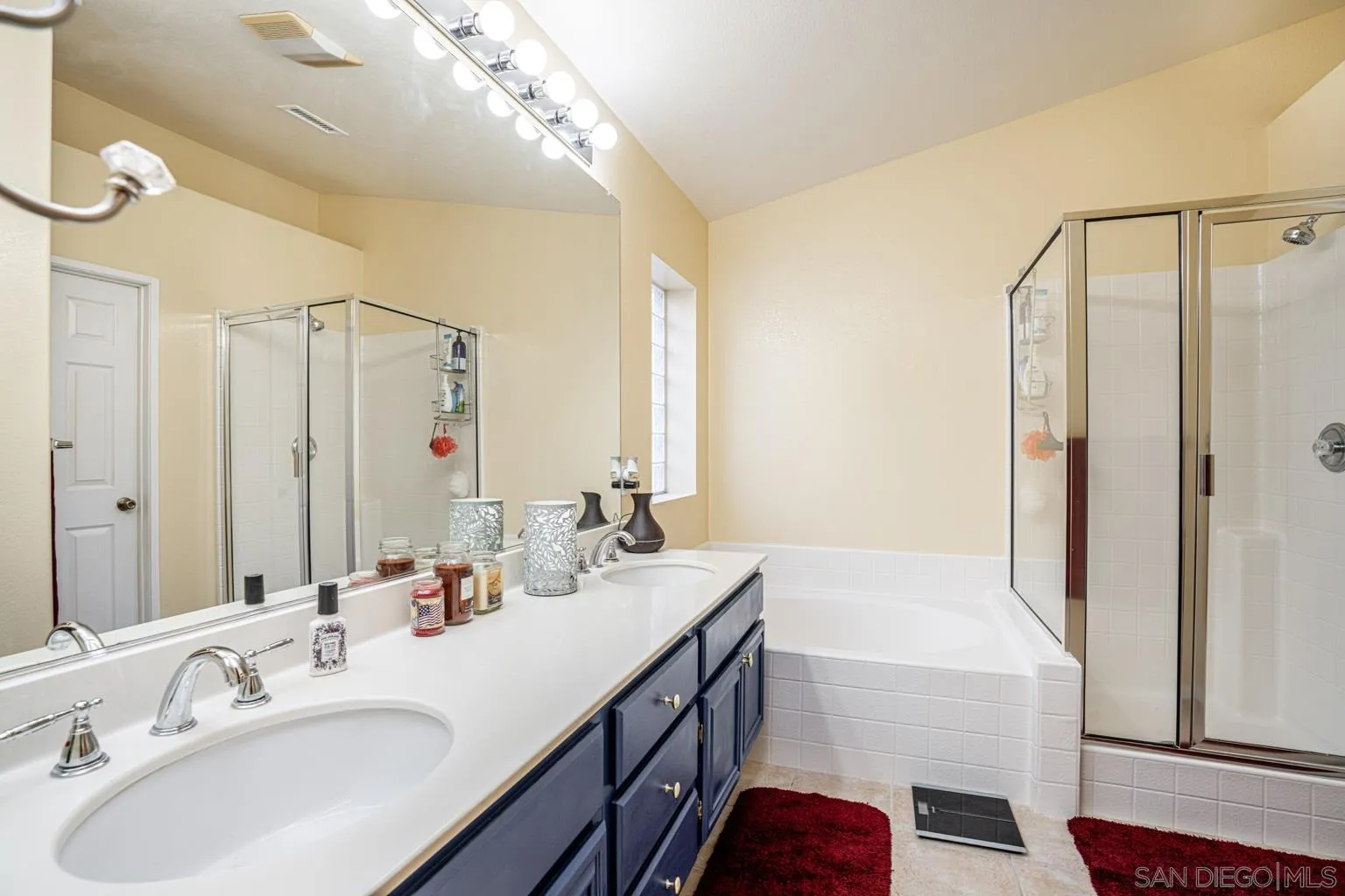 2602 Columbine Road Alpine, CA 91901 - Photo 13 of 38 a bathroom with a tub sink and mirror