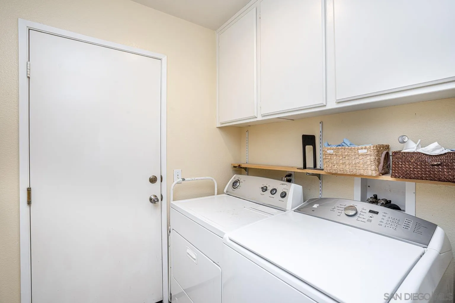 2602 Columbine Road Alpine, CA 91901 - Photo 18 of 38 a utility room with dryer and washer