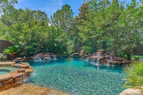 $1,900,000 | 66 South Player Manor Circle, The Woodlands, TX 77382