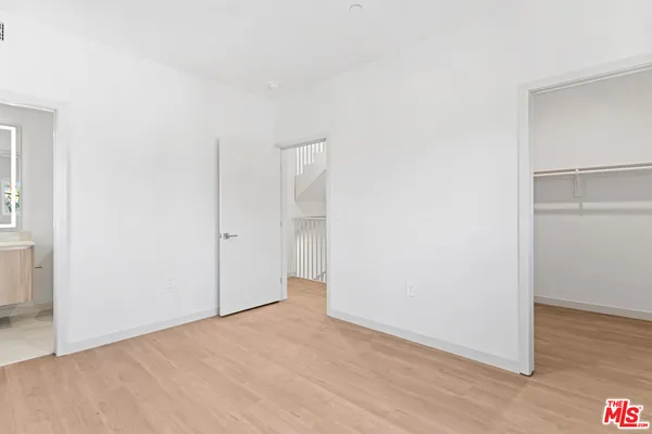 $5,995 | 2523 1/2 South Orange Drive, Los Angeles, CA 90016