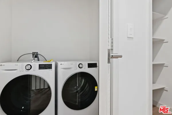 $5,995 | 2523 1/2 South Orange Drive, Los Angeles, CA 90016