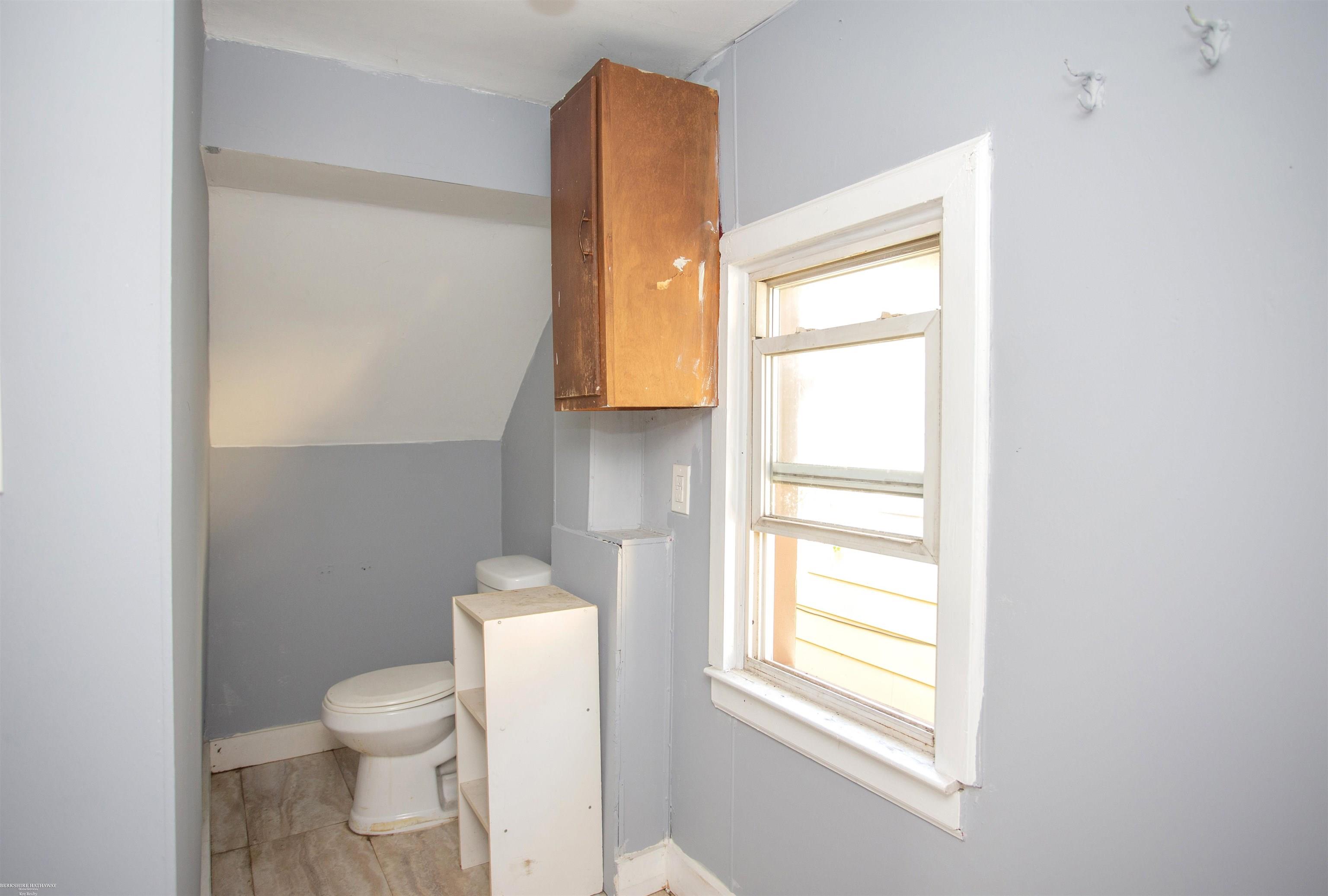 8086 Jackson Warren, MI 48089 - Photo 14 of 26 50111205-13.JPG