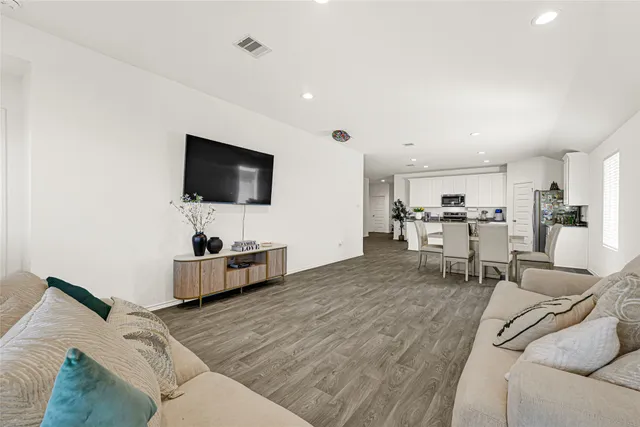 $2,300 | 2206 Laurel Bloom Lane, Sealy, TX 77474