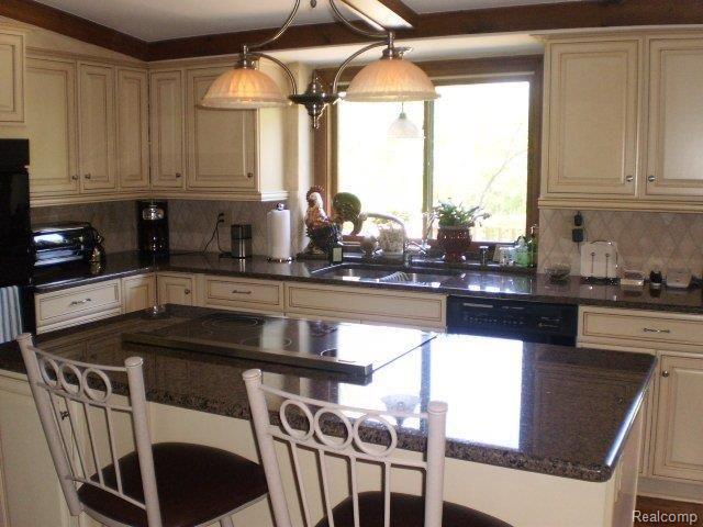 2968 River Trail Drive Rochester, MI 48309 - Photo 3 of 22 Kitchen