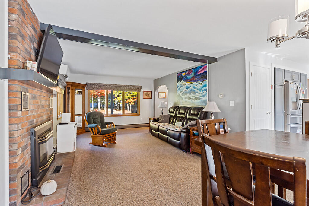 306 Hamilton Terrace Pittsfield, ME 04967 - Photo 12 of 37 living room