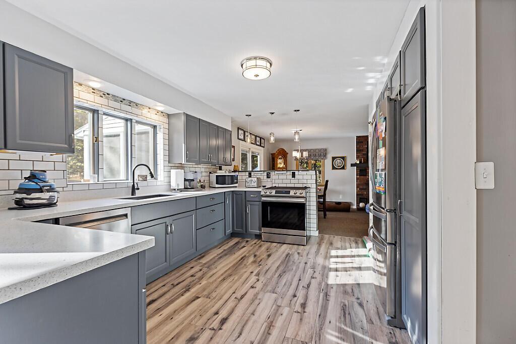 306 Hamilton Terrace Pittsfield, ME 04967 - Photo 6 of 37 kitchen