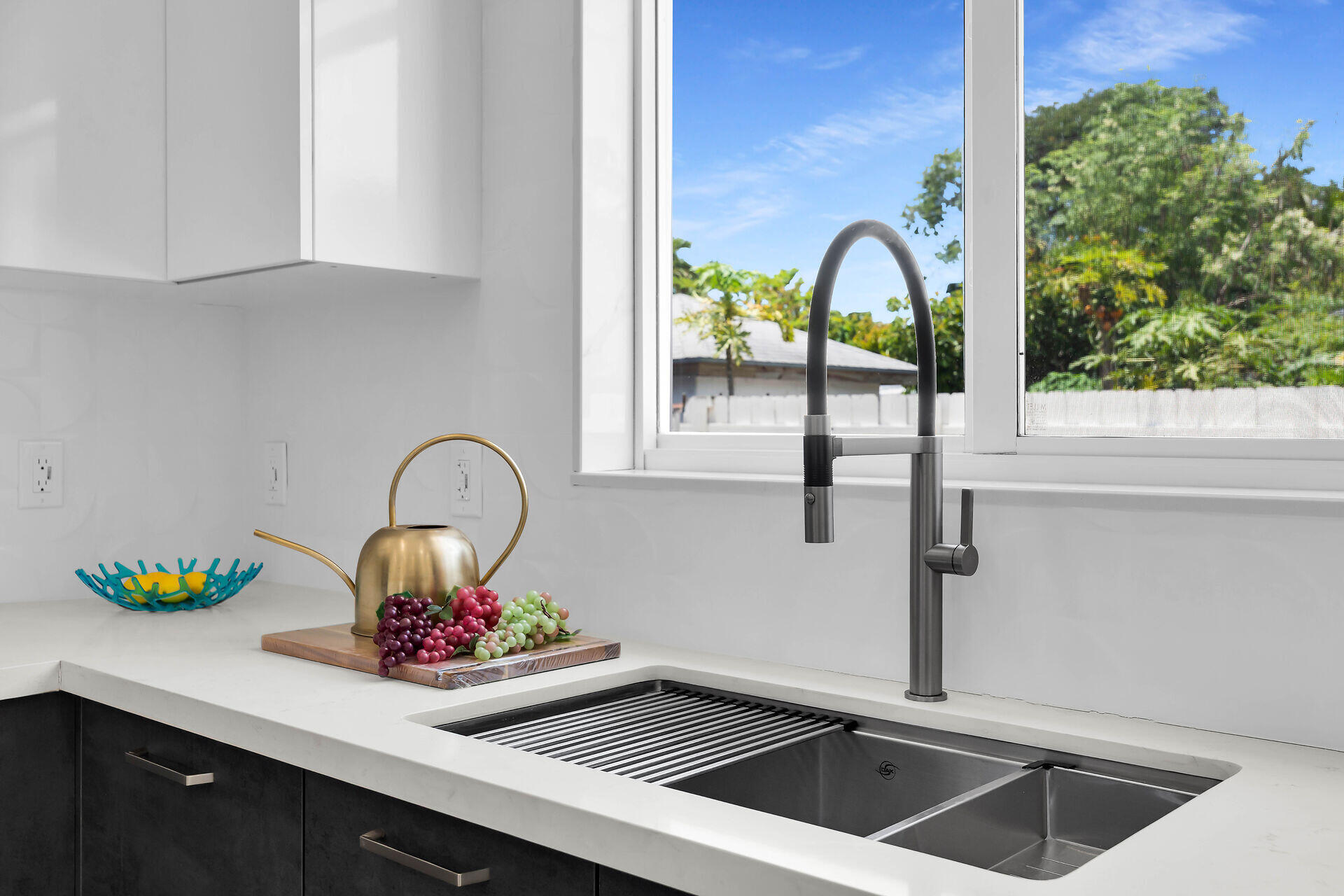 21 Tina Place Key Largo, FL 33037 - Photo 14 of 42 Natural lighting
