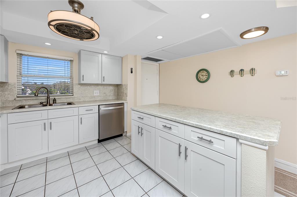 4650 Cove Circle, Unit 409 St. Petersburg, FL 33708 - Photo 9 of 41