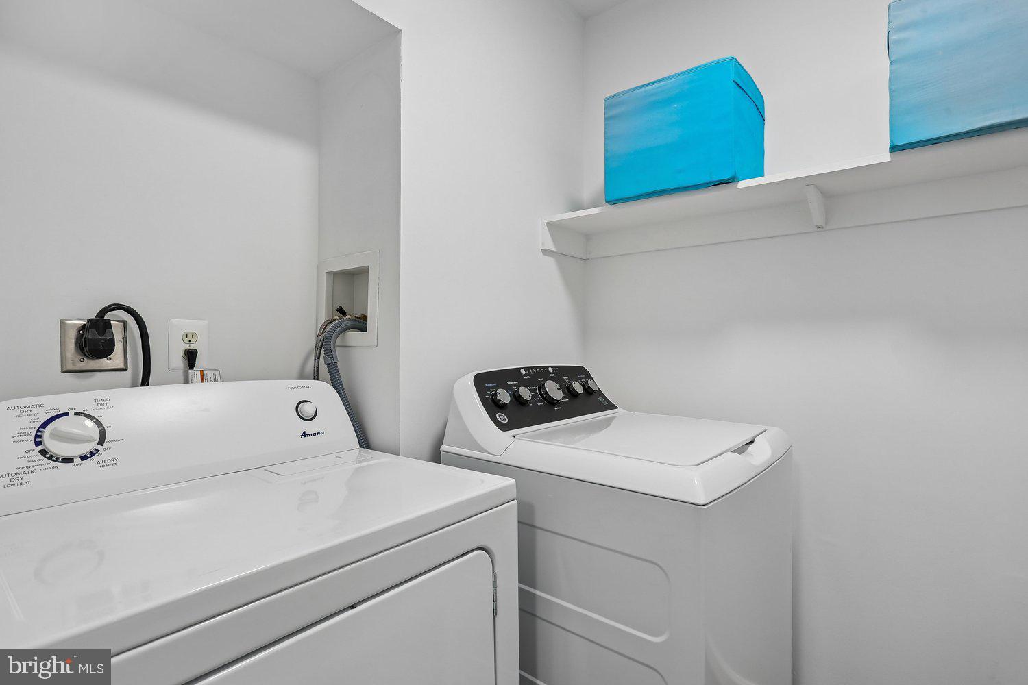 20920 Sunnyacres Road Gaithersburg, MD 20882 - Photo 40 of 64 Upper level laundry