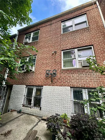$1,590,000 | 41-22 149th Street | Murray Hill - Flushing