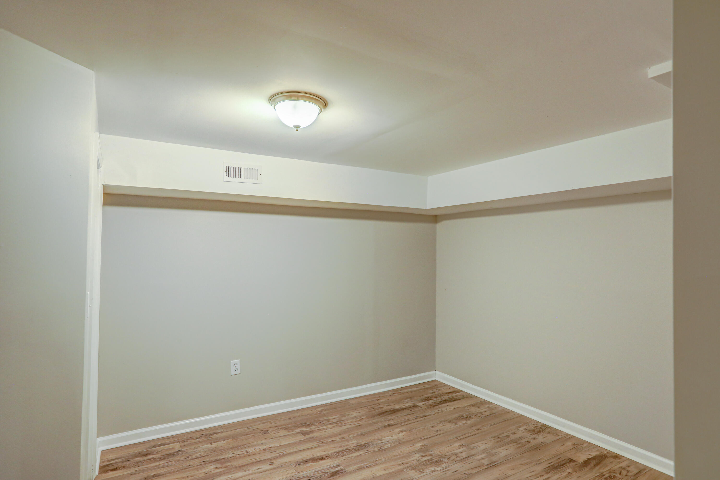 305 Galway Road Bristol, TN 37620 - Photo 61 of 93 B42A1265_6_7_8_9
