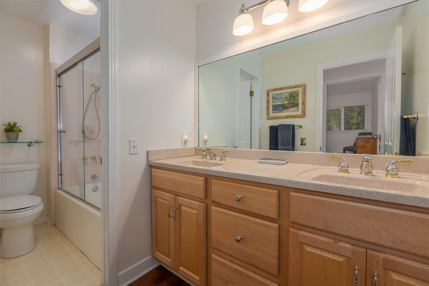 903 Weldon Road Santa Barbara, CA 93109 - Photo 9 of 15 Hall Bath