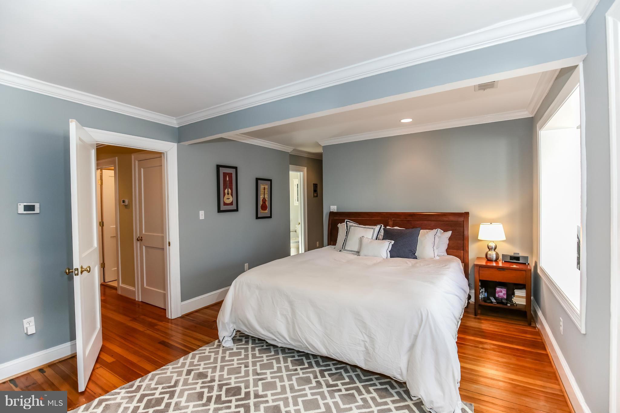 2017 Klingle Road Northwest Washington, DC 20010 - Photo 16 of 30 Bath (Master)