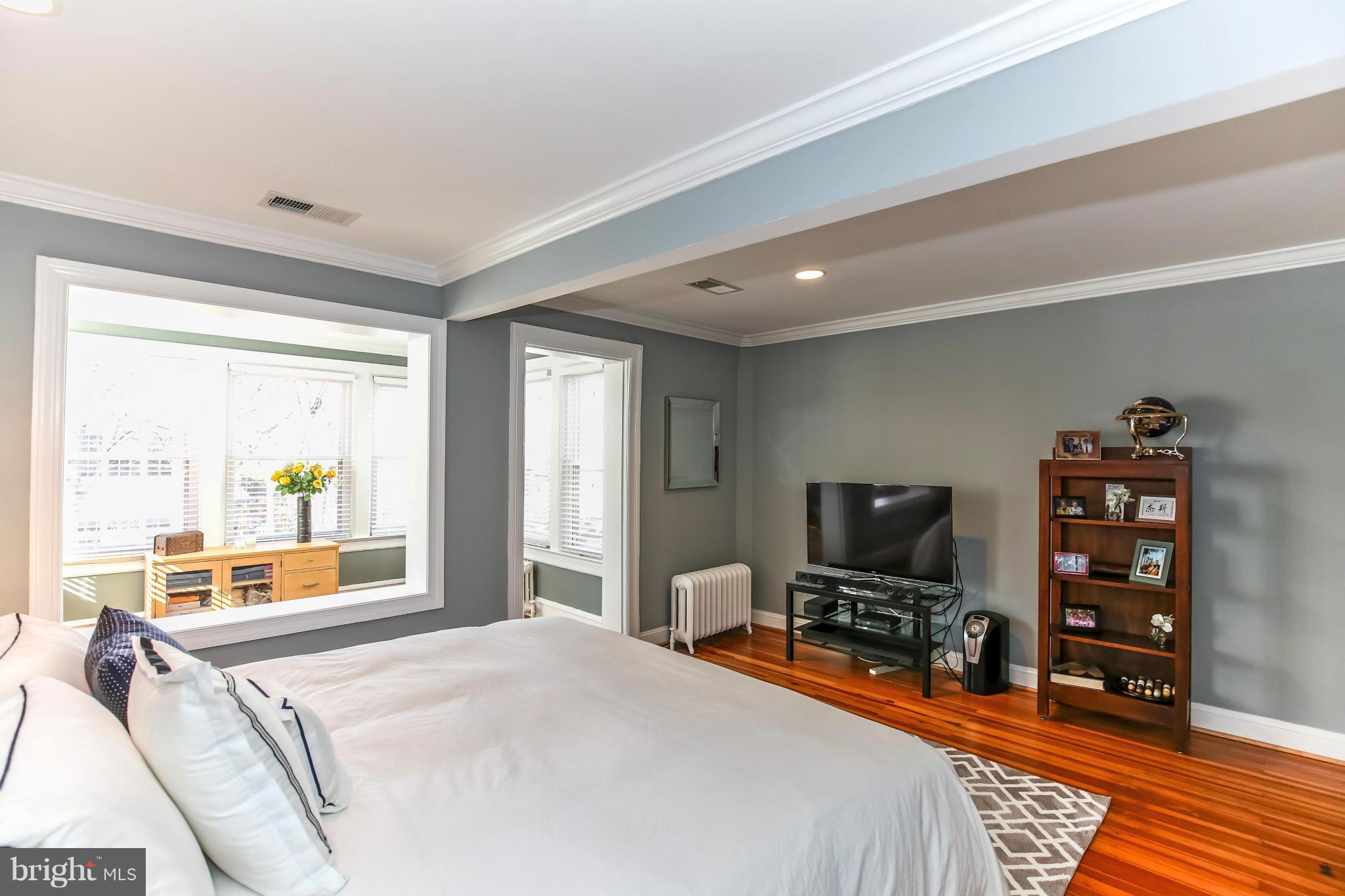 2017 Klingle Road Northwest Washington, DC 20010 - Photo 17 of 30 Bedroom (Master)