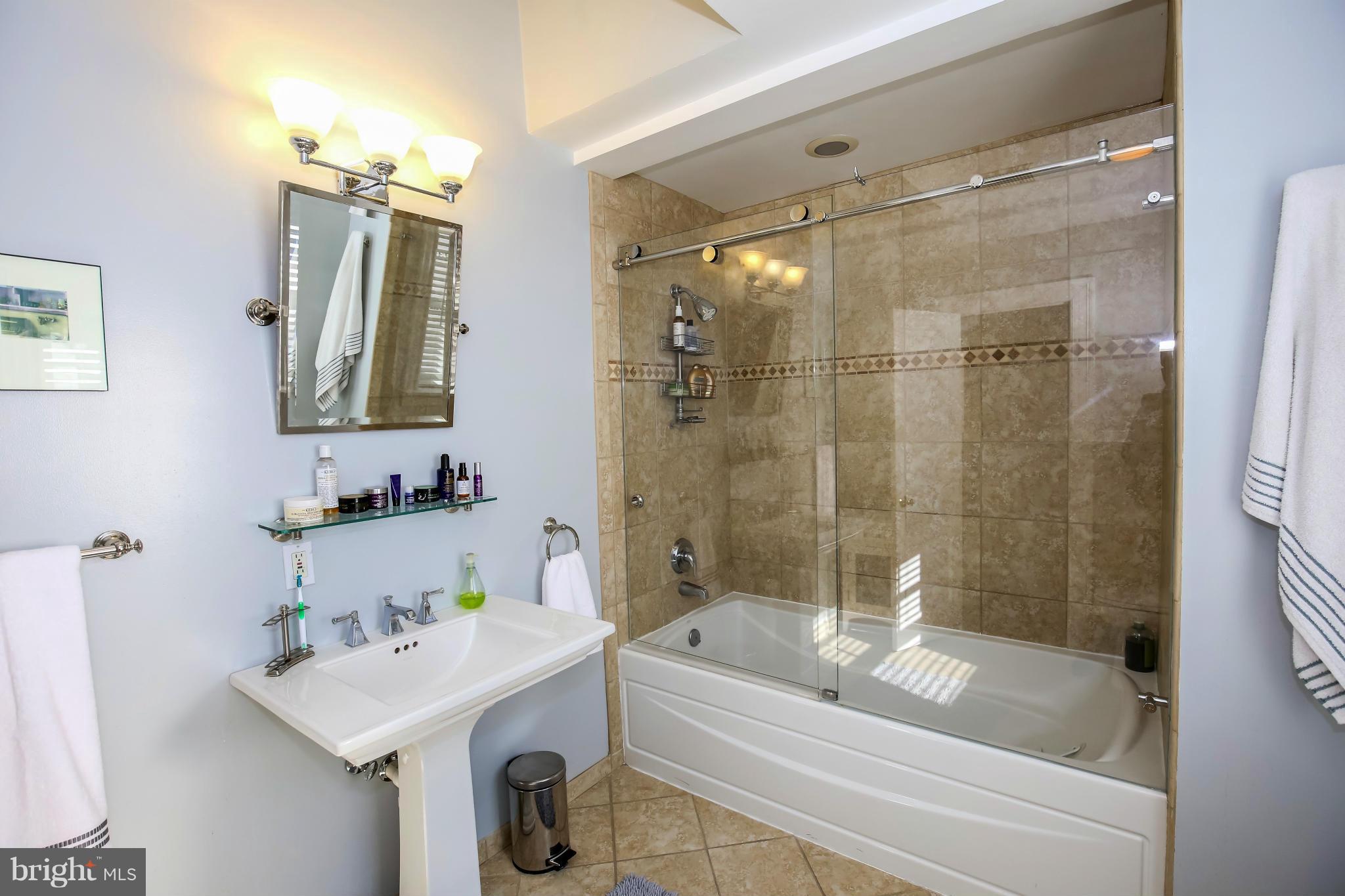 2017 Klingle Road Northwest Washington, DC 20010 - Photo 20 of 30 Bath (Master)