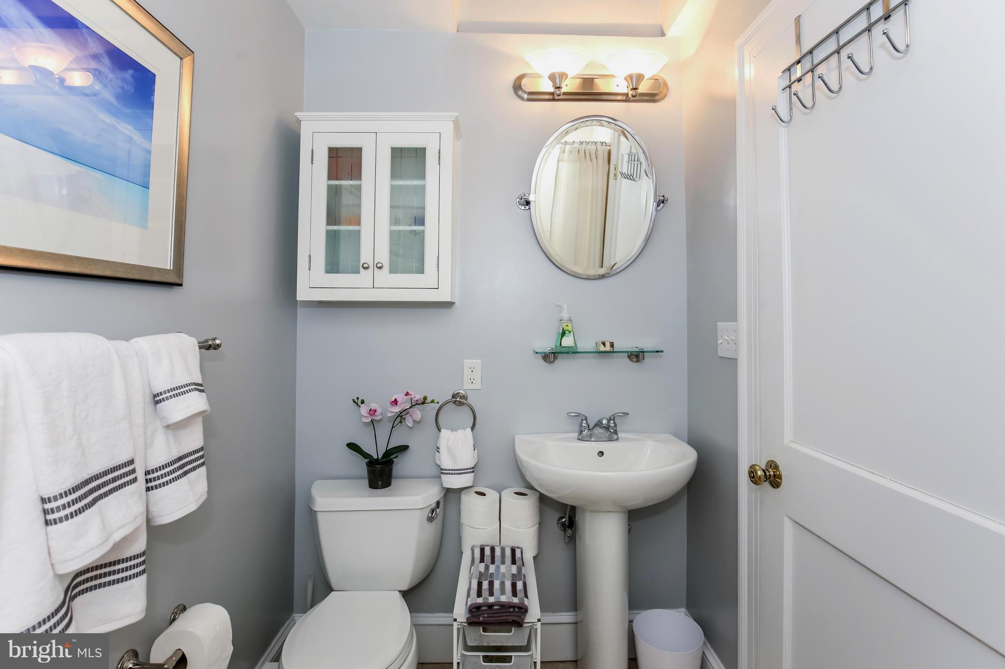 2017 Klingle Road Northwest Washington, DC 20010 - Photo 23 of 30 Bath