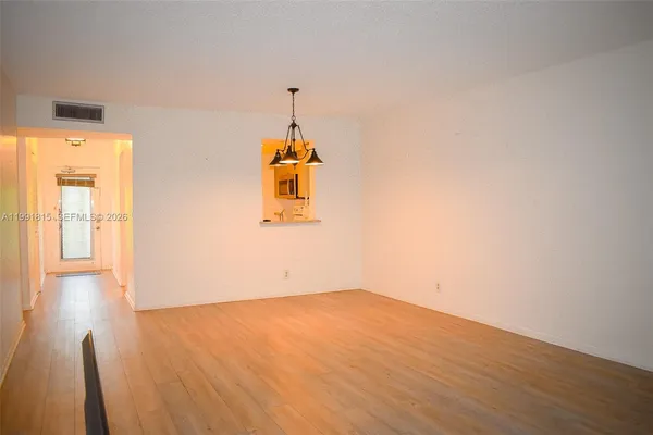 $1,900 | 260 Northwest 76th Avenue, Unit 406, Margate, FL 33063