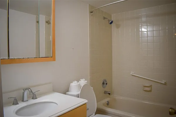 $1,900 | 260 Northwest 76th Avenue, Unit 406, Margate, FL 33063