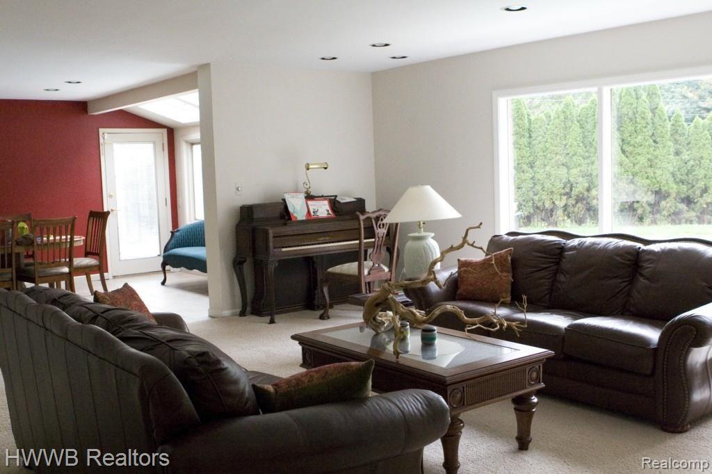 1988 Crosswick Road Bloomfield Hills, MI 48301 - Photo 6 of 21 Living Room
