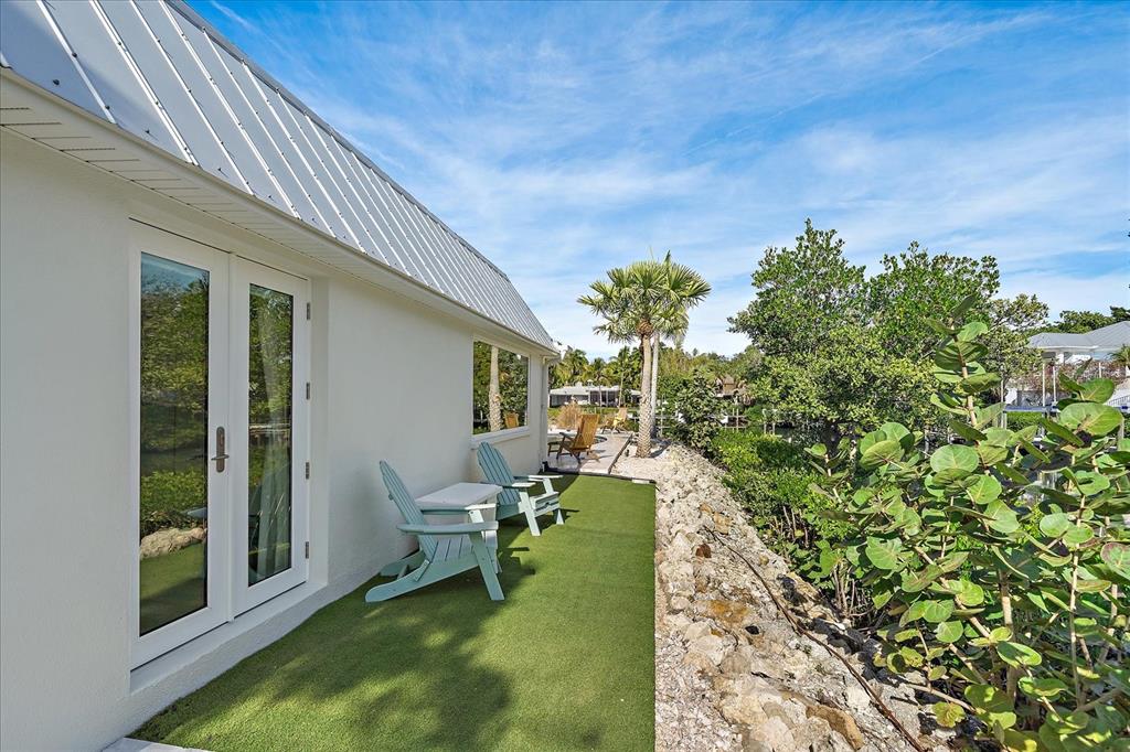 5155 Hidden Harbor Road Sarasota, FL 34242 - Photo 35 of 56 a backyard of a house with table and chairs